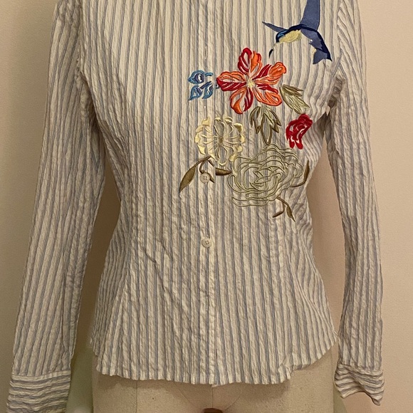 Embroidered blouse - Picture 2 of 5